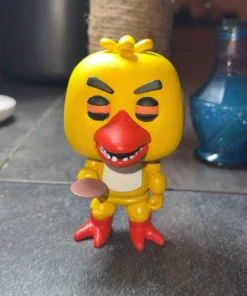 Figurine fan art inspirée de Chica de Five Nights at Freddy’s – création non officielle