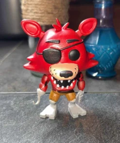 Figurine fan art inspirée de Foxy de Five Nights at Freddy’s – création non officielle