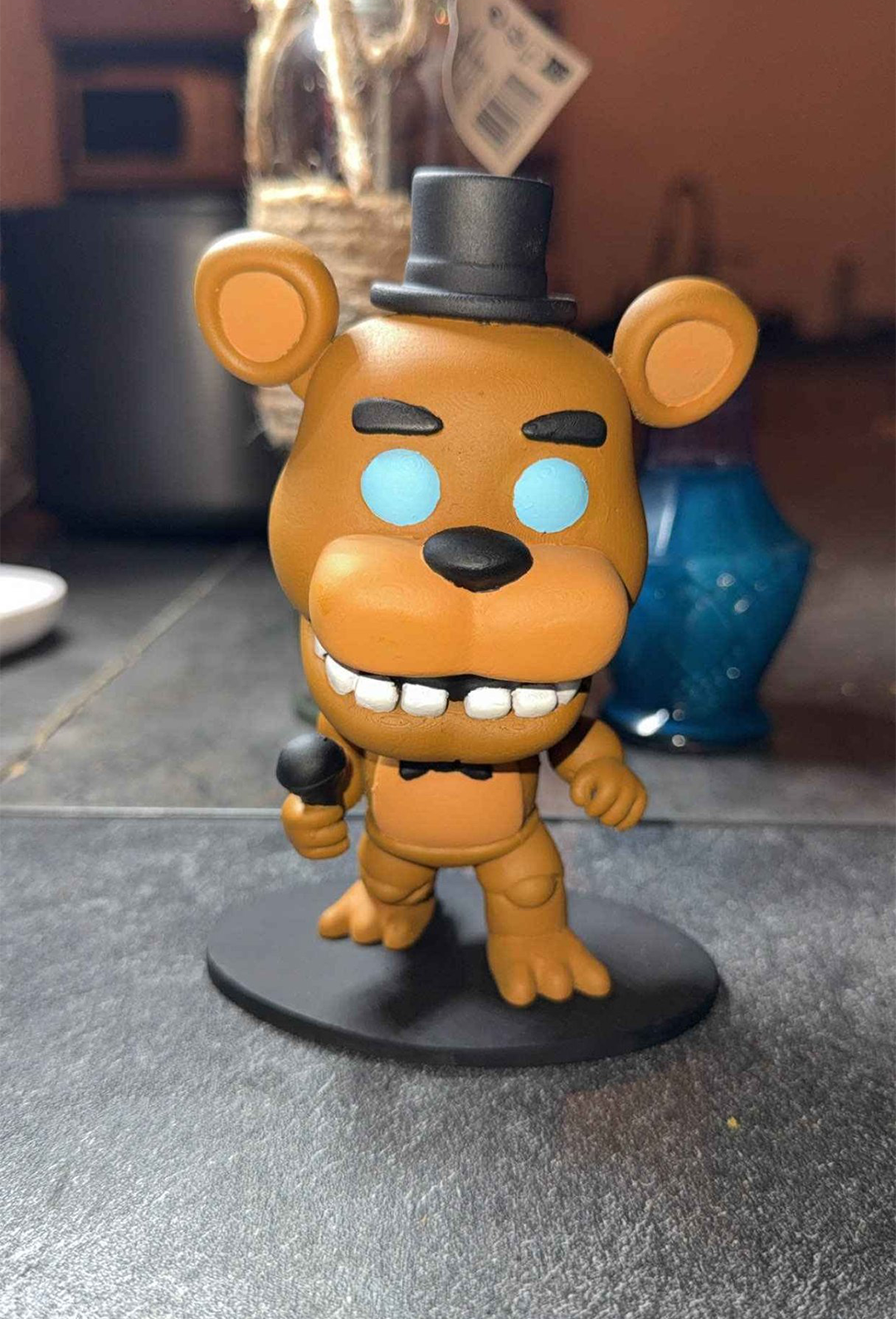 Figurine fan art inspirée de Freddy de Five Nights at Freddy’s – création non officielle